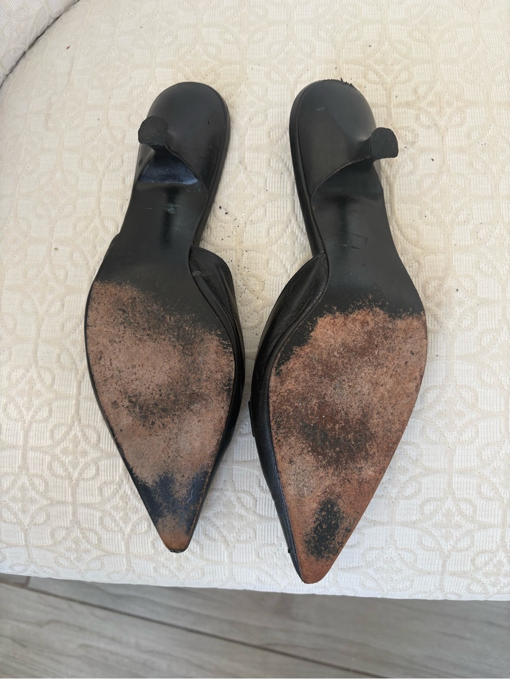 Parisian-Inspired Black Pointed Mule with Silver Chain Accent - Picture 3 of 3